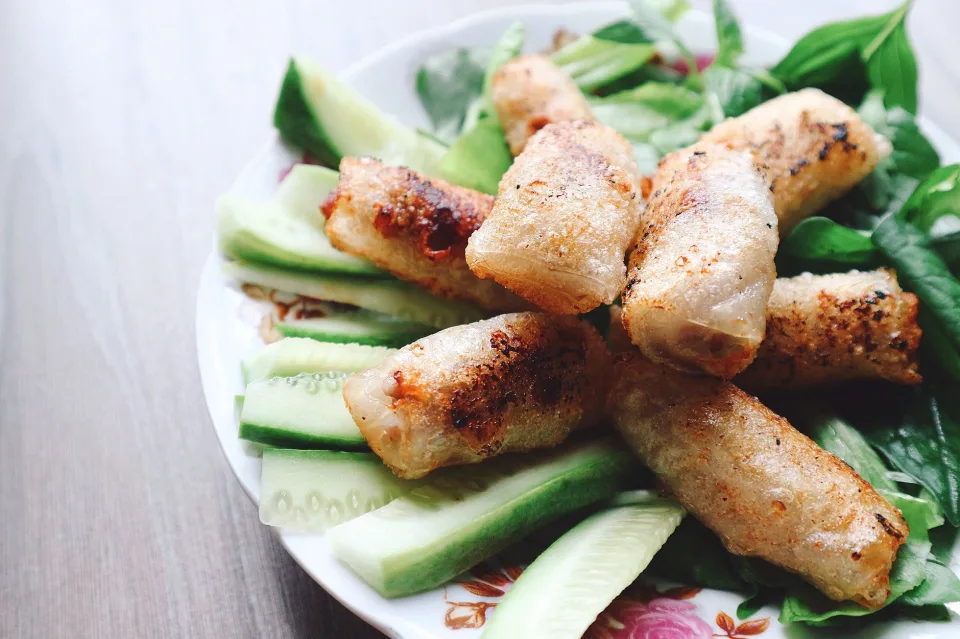 Bếp đang nấu món cho khách